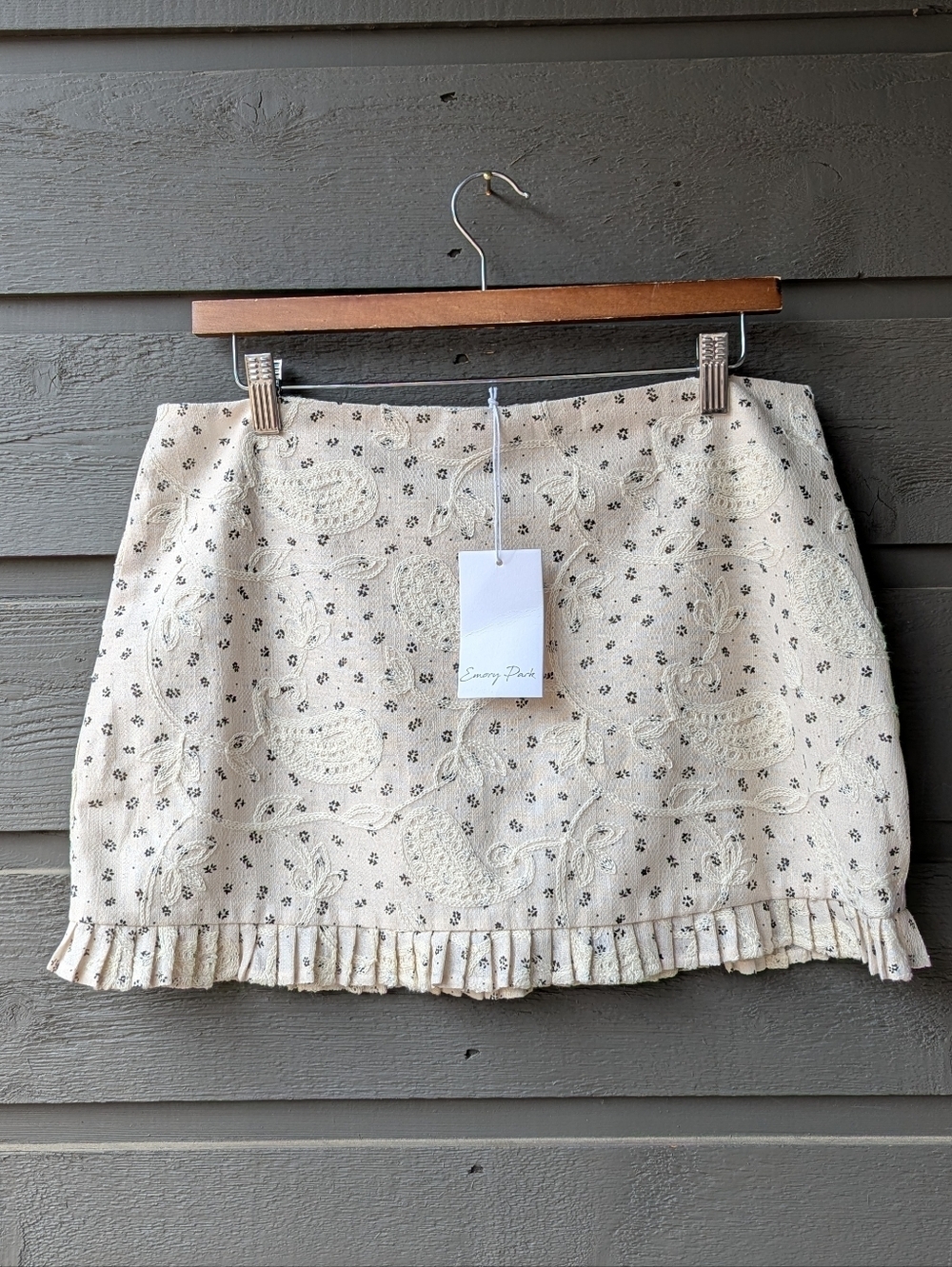 NWT Emory Park Cream Floral Embroidered Micro Mini Skirt Ruffle Pleat Hem Large
